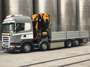 SCANIA R 8x4 mit FASSI 1100 und Pritsche "Affolter"