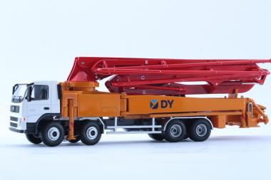 VOLVO 4axle with DG Concrete Pump 52m, orange-red 