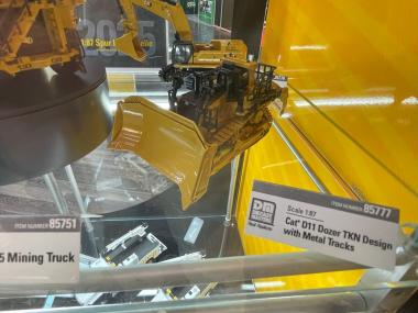 CAT Dozer D11 NEXT with Metal Tracks  1:87 