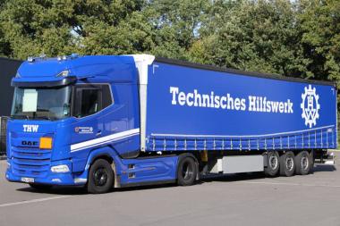 DAF XG 4x2 mit Planenauflieger "THW Germany" 