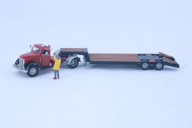 INTERNATIONAL KB-8 4x2 with 2axle Lowloader, red-black 