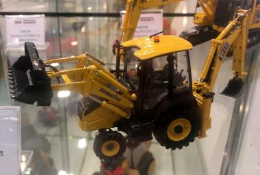 KOMATSU Backhoe Loader WB93R-8 