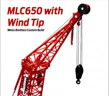 MANITOWOC Raupenkran MLC650 mit Windrad Montagespitze 