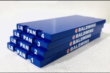 Base plate 11cm x 5xm set with 4 piece "Baldwins", RAL5002 