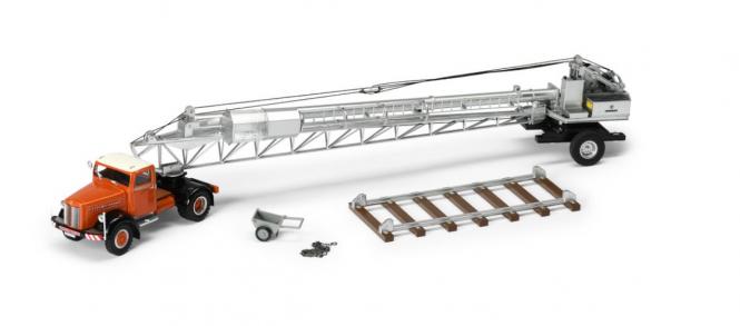 LIEBHERR self errecting crane Form6 and SCANIA Truck 