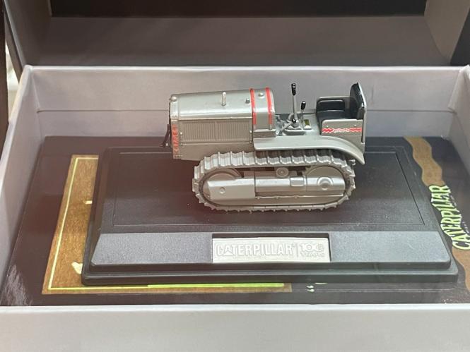 CATERPILLAR Twenty Track-Type-Tractor "100th Anniversary" 