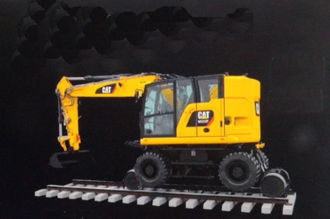 CAT Wheeled Rail Excavator M323F, Savety-yellow 