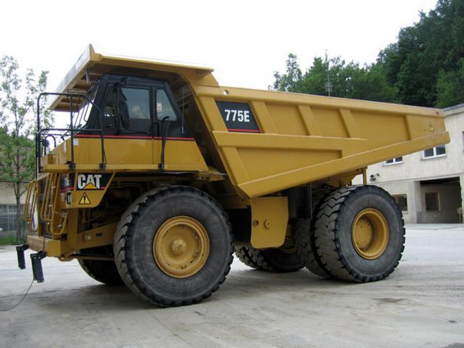 CAT Dumper 775E 