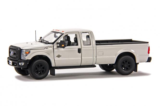 FORD Pick Up F250 XLT w. Super Cab and 8'' Bed, white 
