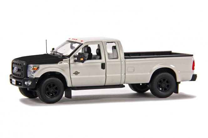 FORD F250 Pickup with Super Cab & 8ft Bed, white/black 