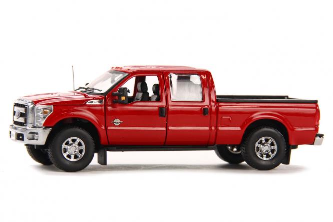 FORD F250 Pickup with Crew Cab & 6ft Bed. red/chrome 