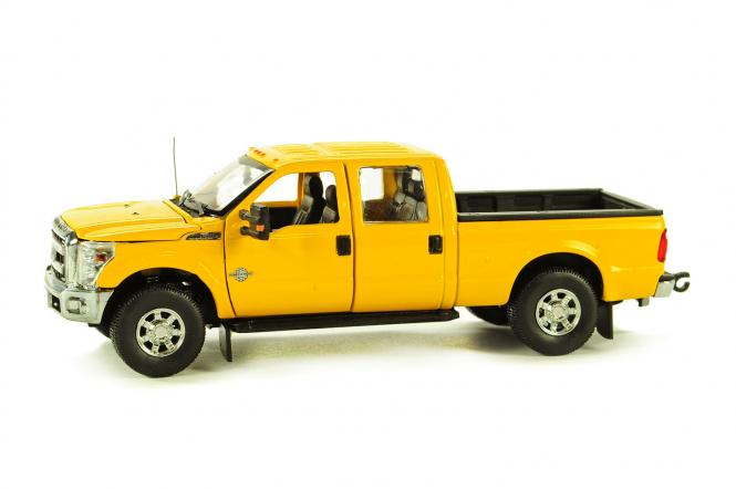 FORD F250 Pickup with Crew Cab & 6ft Bed, yellow/chrome 