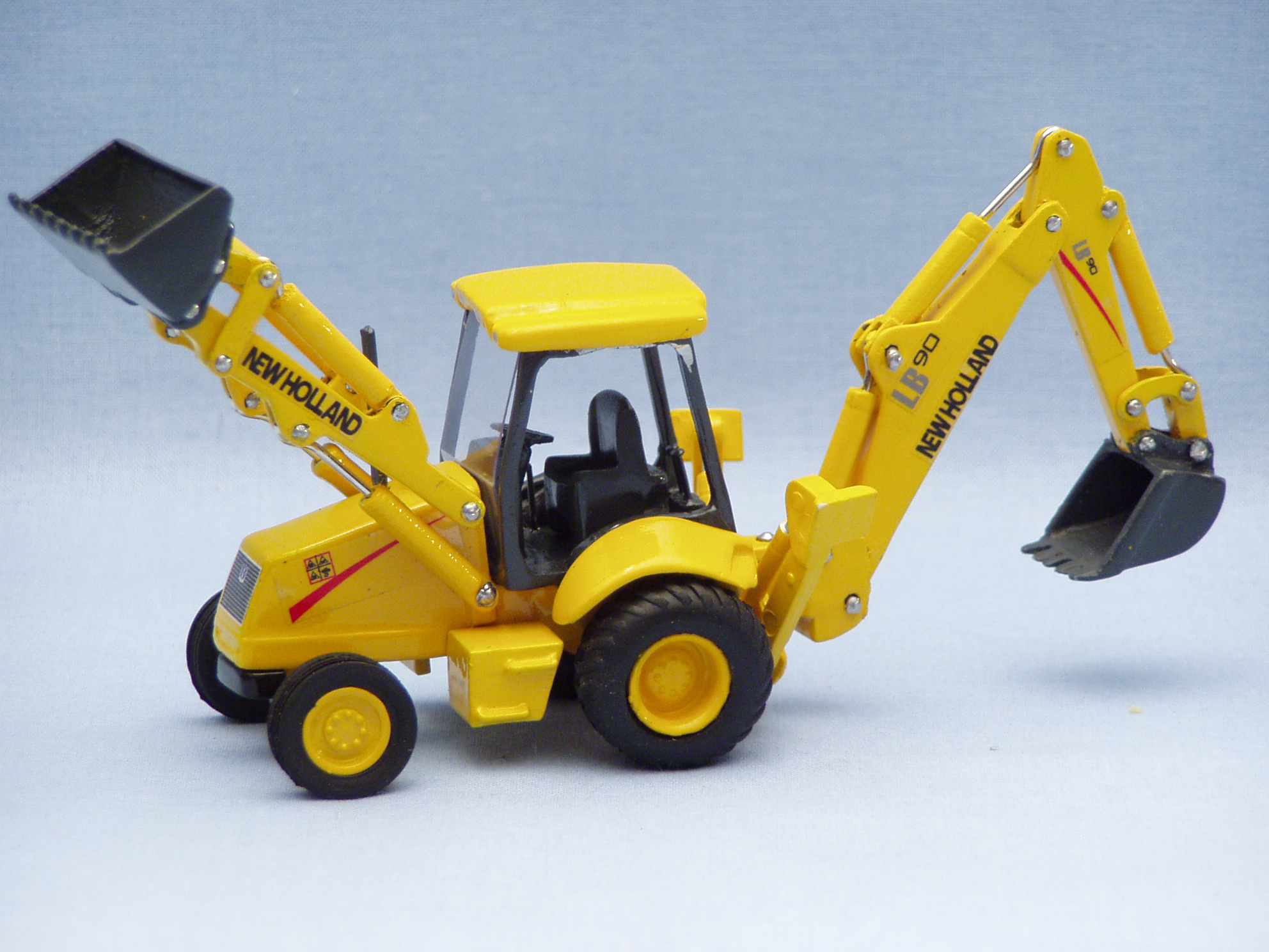 www.scalemodels.de NEW HOLLAND backhoe loader LB90 purchase online