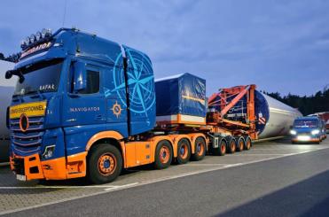 MB Actros MP5 8x4 mit SCHEUERLE 4+7achs Windradtransporter "Navigator" 