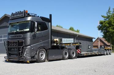VOLVO FH5 6x4 mit 3achs NOOTEBOOM Semiauflieger "Soro" 