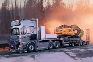 SCANIA R 6x4 mit 4achs NOOTEBOOM MCOS "Øst-Riv" 