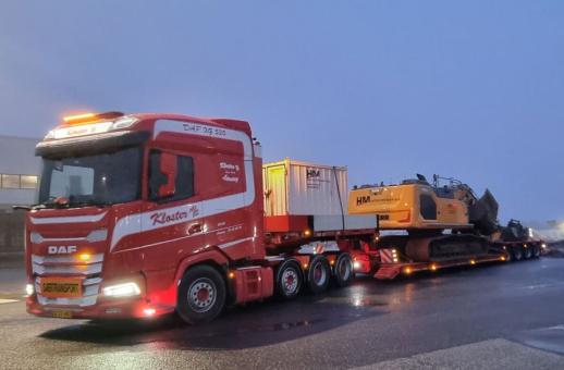 DAF XG 8x4 mit 4achs Tieflader "Kloster" 